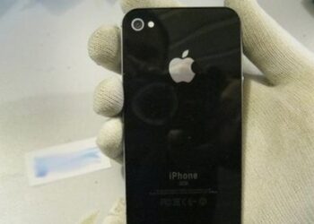 Το πιο ψεύτικο iPhone που φτιάχθηκε ποτέ!