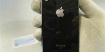 Το πιο ψεύτικο iPhone που φτιάχθηκε ποτέ!