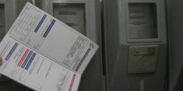 Ο Συνήγορος Καταναλωτή προς ΔΕΗ: “Επανασυνδέστε το ρεύμα-ρυθμίστε χρέη”