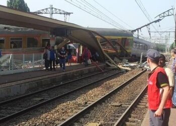 Γαλλία: Εκτροχιάστηκε αμαξοστοιχία κοντά στο Παρίσι -Επτά θύματα