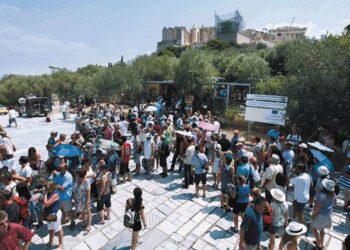 Πλεόνασμα για πρώτη φορά στο ισοζύγιο, λόγω τουρισμού