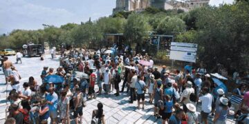 Πλεόνασμα για πρώτη φορά στο ισοζύγιο, λόγω τουρισμού