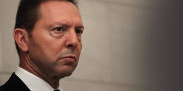 Σημείωμα-φωτιά Στουρνάρα για τους «ανέγγιχτους» από την εφορία