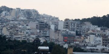 Αυθαίρετα: νόμιμα με 50 ευρώ το μήνα και ως 102 δόσεις – Όλες οι λεπτομέρειες