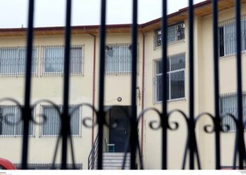 Υποχρεωτική μετάταξη για 8.000 εκπαιδευτικούς – Και απολύσεις ως το 2014