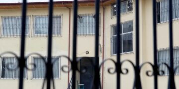 Υποχρεωτική μετάταξη για 8.000 εκπαιδευτικούς – Και απολύσεις ως το 2014