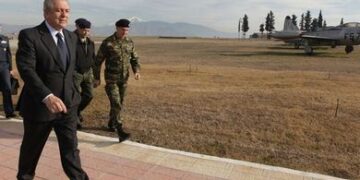 Καυγάς για τροπολογία Αβραμόπουλου σχετικά με τα κυβερνητικά αεροσκάφη