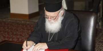 Ο Ιερώνυμος «ξεκλείδωσε» την εκκλησιαστική περιουσία