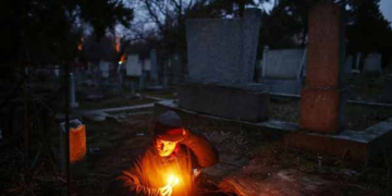 ΣΥΓΚΛΟΝΙΣΤΙΚΟ: Zει σε μνήμα εδώ και 15 χρόνια!