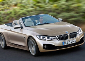 Μετέτρεψαν την BMW σε… πισίνα για να γλιτώσουν από τη ζέστη!