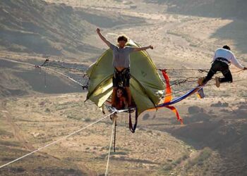 Extreme κάμπινγκ σε ύψος 130 μέτρων!