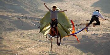 Extreme κάμπινγκ σε ύψος 130 μέτρων!