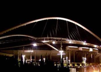 Κρέμεται το στέγαστρο Καλατράβα!