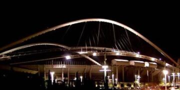 Κρέμεται το στέγαστρο Καλατράβα!