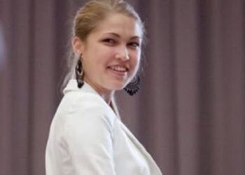 Η καλύτερη μαθήτρια της Λιθουανίας παρέλαβε το βραβείο της φορώντας… (εικόνες)