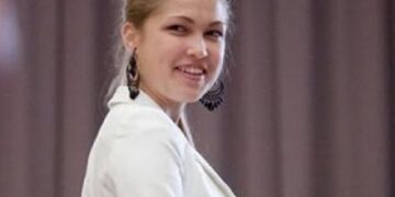 Η καλύτερη μαθήτρια της Λιθουανίας παρέλαβε το βραβείο της φορώντας… (εικόνες)