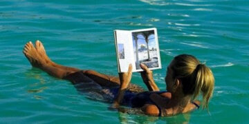 ΝΕΚΡΑ ΘΑΛΑΣΣΑ: Η θάλασσα στην οποία δεν μπορείς με τίποτα βυθιστείς!