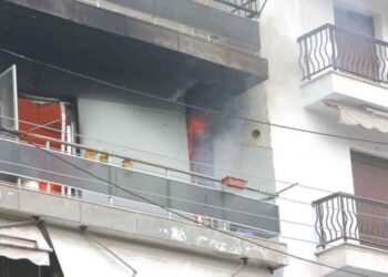 Πανικός στο κέντρο της Κοζάνης από πυρκαγιά σε διαμέρισμα