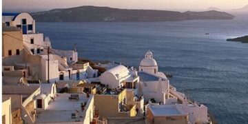 Η Σαντορίνη στην 4η θέση των δέκα καλύτερων νησιών του κόσμου