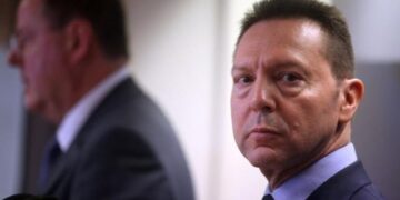 Ένταση στη σύσκεψη ΚΕΔΕ με Στουρνάρα