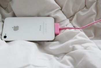 23χρονη πέθανε από ηλεκτροπληξία όταν πήγε να μιλήσει στο κινητό