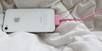 23χρονη πέθανε από ηλεκτροπληξία όταν πήγε να μιλήσει στο κινητό