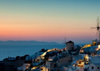 Απίστευτο φιάσκο της ΔΕΗ στη Σαντορίνη: Δύο γενικά μπλακ-άουτ σε 72 ώρες