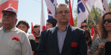 ΚΚΕ: Η κυβέρνηση κοροϊδεύει το λαό