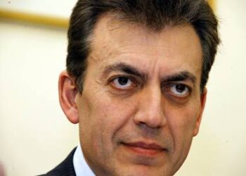 Διαψεύσεις Βρούτση για νέο μαχαίρι στους μισθούς