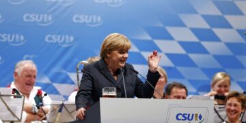 Μέρκελ: Στα μέσα του 2014 θα σας πω πόσα θα χρειαστεί η Ελλάδα!