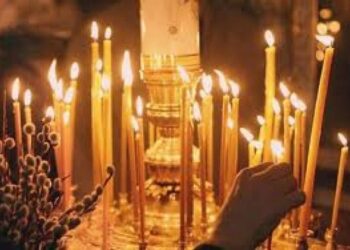 Αυλωνάρι: Η εικόνα έξω από την εκκλησία που «παγώνει» (pics-vid)