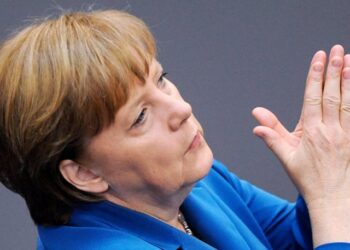 Μέρκελ: Η Ελλάδα δεν έπρεπε να έχει μπει στο ευρώ