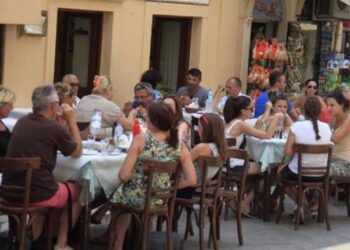 Οι 8 στους 10 «έφαγαν» τη μείωση του ΦΠΑ