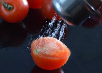 Το μυστικό της γιαγιάς αν σας έπεσε παραπάνω αλάτι στο φαγητό!