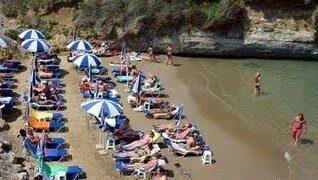 Φοροδιαφεύγει 1 στις 2 επιχειρήσεις στους τουριστικούς προορισμούς