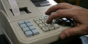 Απειλή «λουκέτου» σε όσους δεν κόβουν αποδείξεις