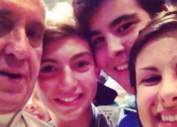 Η φωτογραφία του Πάπα που σαρώνει σε Facebook και Twitter