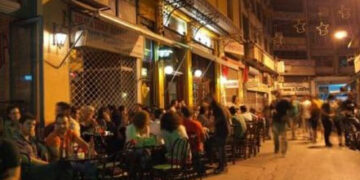 Άγριος καβγάς και μαχαιρώματα στη Βαλαωρίτου και Συγγρού στη Θεσσαλονίκη