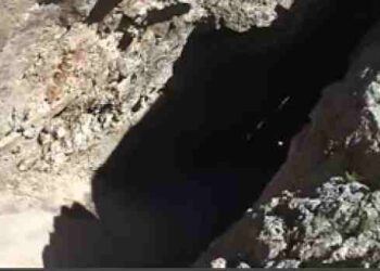Δεν θα το πιστεύετε, αυτό που θα εμφανιστεί μέσα από τη σπηλιά (video)