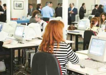 Ελέγχονται 436 υπάλληλοι του υπουργείου Οικονομικών