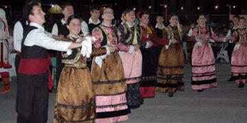 Το ΔΙΑΜΑΝΤΕΙΟ Χορευτικό Συγκρότημα του Συνδέσμου Γραμμάτων και Τεχνών Π. Ε. Κοζάνης στη 16η Γιορτή Πιπεριάς στον Αετό – Φλώρινας