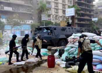 Σε κατάσταση έκτακτης ανάγκης η Αίγυπτος. Για 2.200 νεκρούς μιλούν οι Αδελφοί Μουσουλμάνοι