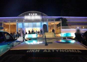 Άφαντος ο ιδιοκτήτης του νυχτερινού κέντρου στη Χαλκιδική – Καταδικάστηκε η κόρη του
