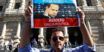 Σολομώντεια δικαστική απόφαση για τον Μπερλουσκόνι