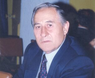 “ΜΕ ΤΑ ΠΑΝΤΕΛΟΝΙΑ ΚΑΤΩ…” – Του Σωτήρη Μίσσα