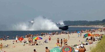 Σοκ για λουόμενους σε ακτή της Ρωσίας (Βίντεο)