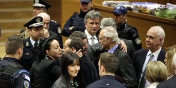 Εισαγγελέας: “Ο Άκης πήρε τόσες μίζες που έχασε τον λογαριασμό!”