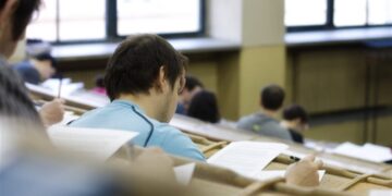 Πανεπιστήμια: Χαλαρώνουν τα εισοδηματικά κριτήρια για τις μετεγγραφές