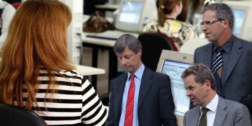 Το νέο κύμα διαθεσιμότητας βάζει «φωτιά» στο Δημόσιο