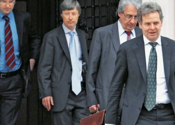 Μέτρα 4 + 5 δισ. ευρώ θα ζητήσει η Τρόικα για την τριετία 2014-2016